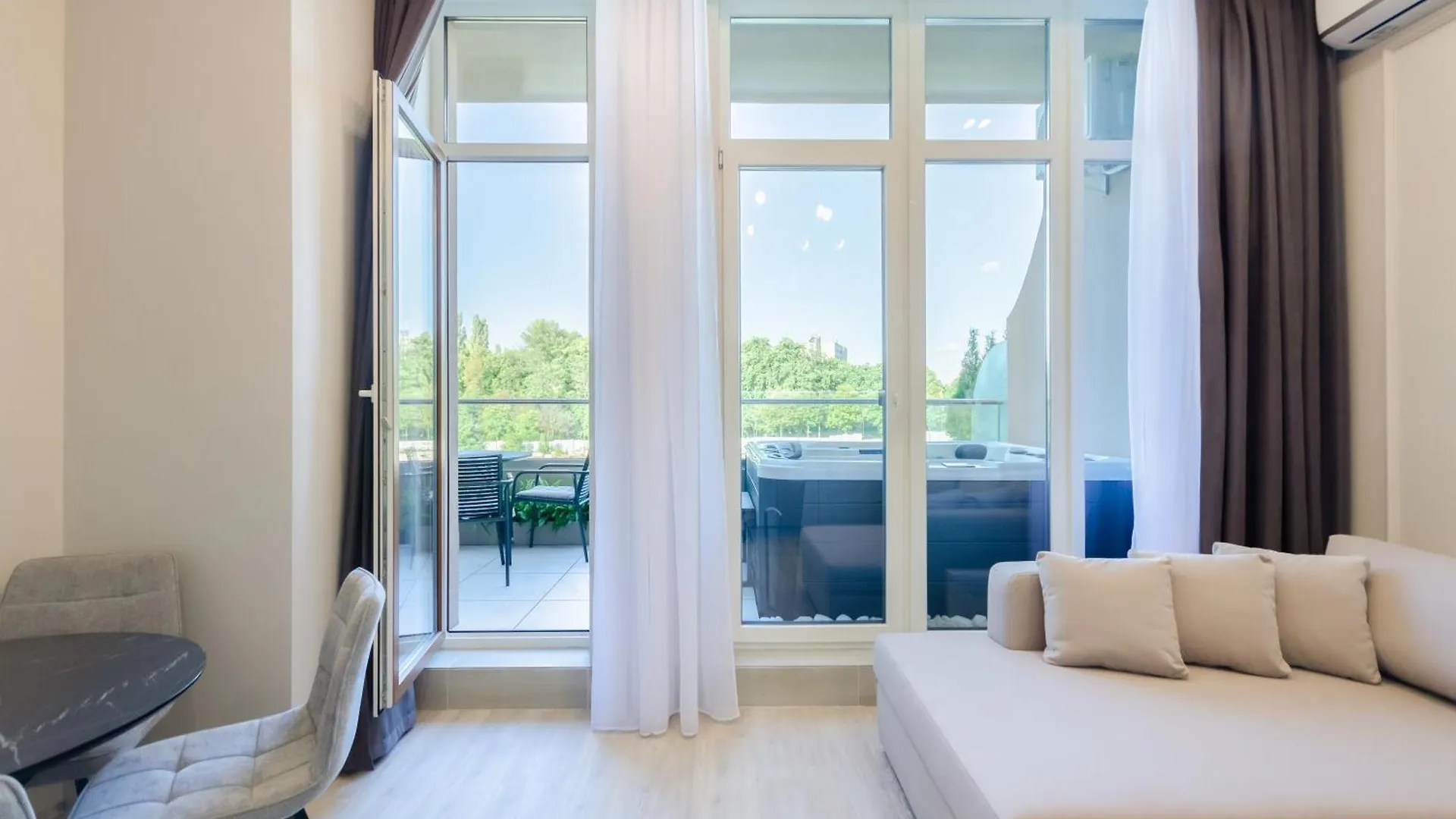 Petrovdom Spa Luxury Apartment 11-240 With Jacuzzi In Rc Pechersk Plaza キエフ